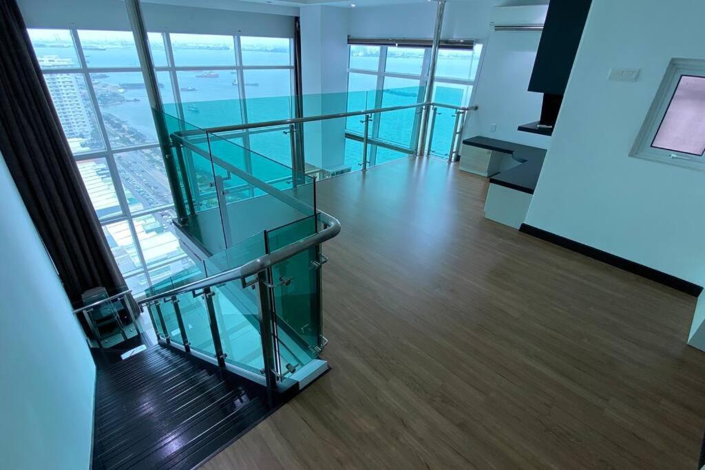 The Maritime Suite @ Panoramic Duplex 海景の家 Jelutong Экстерьер фото
